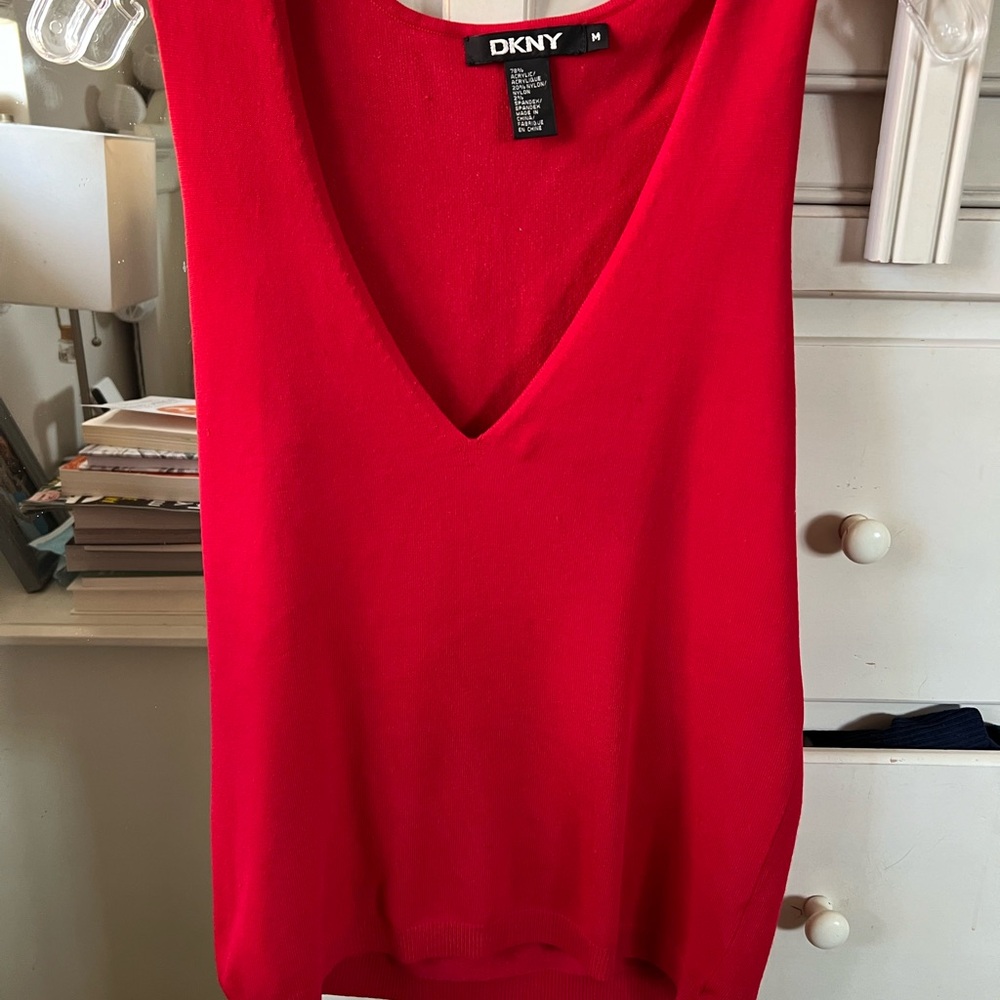 DKNY Red V-Neck Sleeveless Sweater Tank Size M
